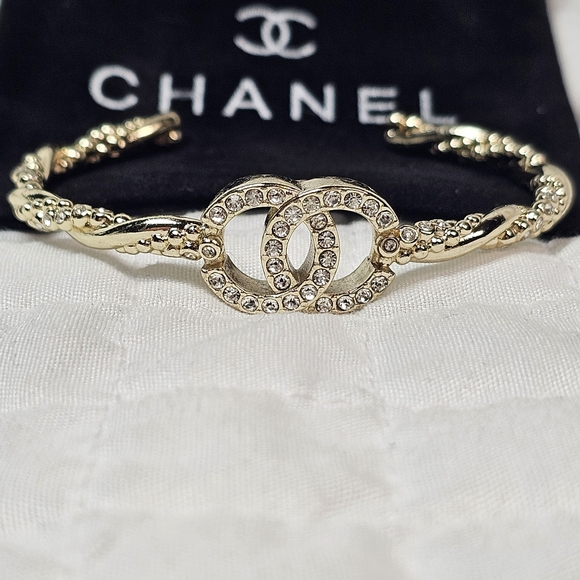 Chanel Vintage CC Signature Silver Bangle Bracelet Stamped NEW With Dustbag - Picture 2 of 8